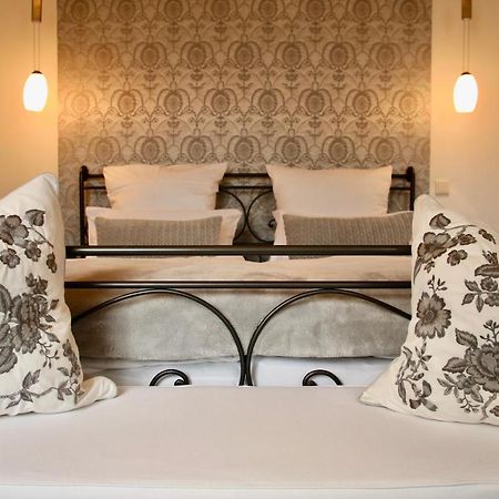 L'Ostello Altstadthotel Ρέγκενσμπουργκ Εξωτερικό φωτογραφία